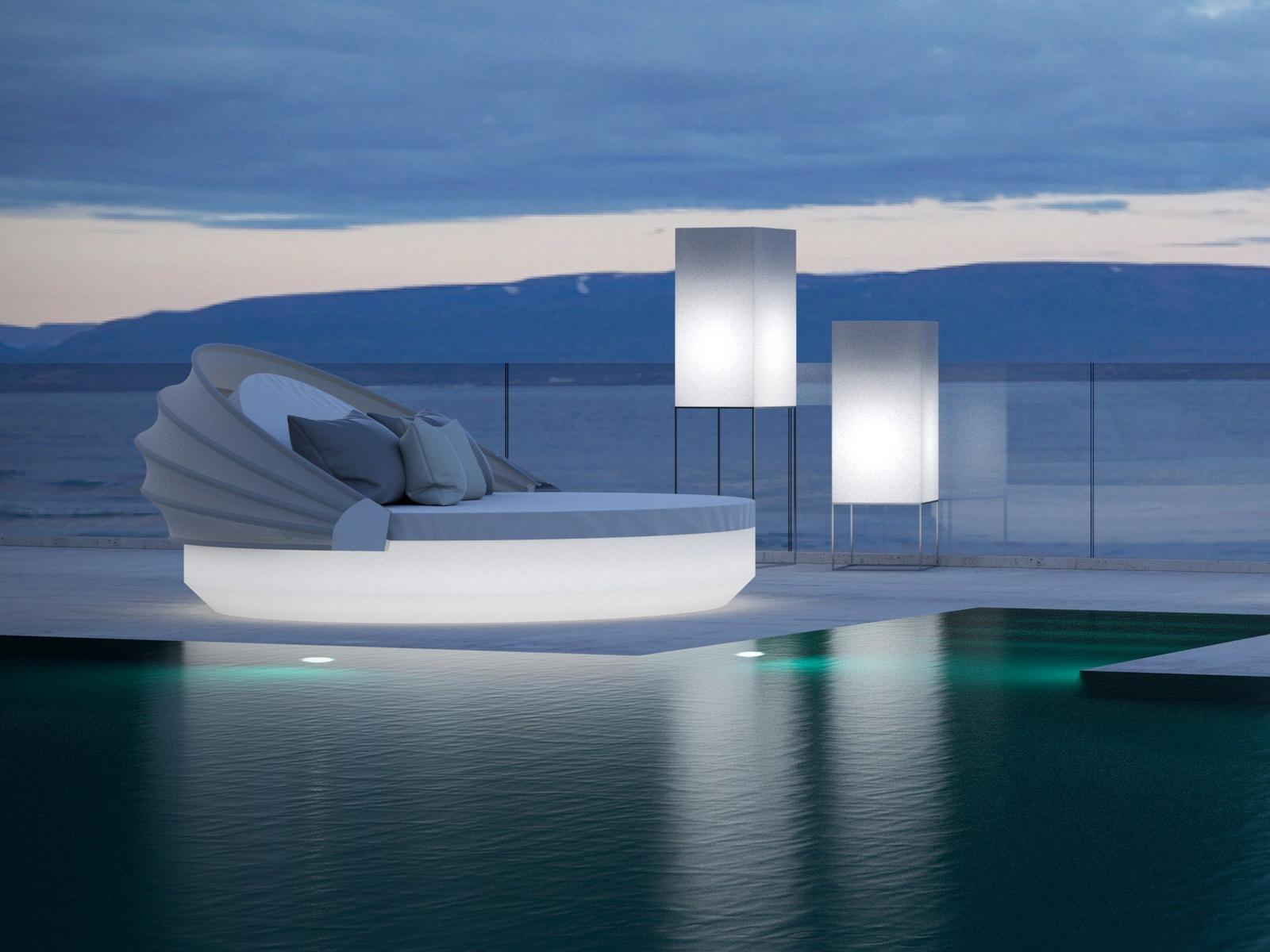 Round garden bed with parasol | Vela by Vondom