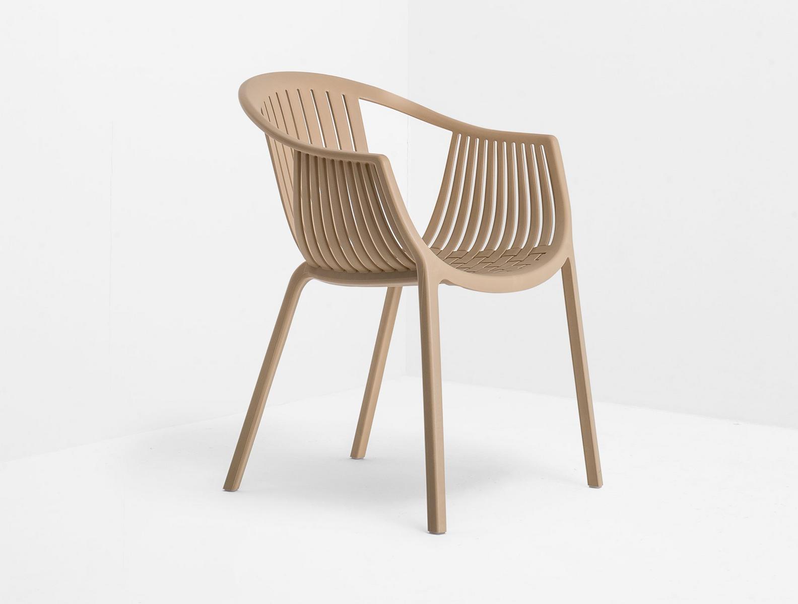 Stackable polypropylene garden chair with armrests | Tatami 306 by Pedrali