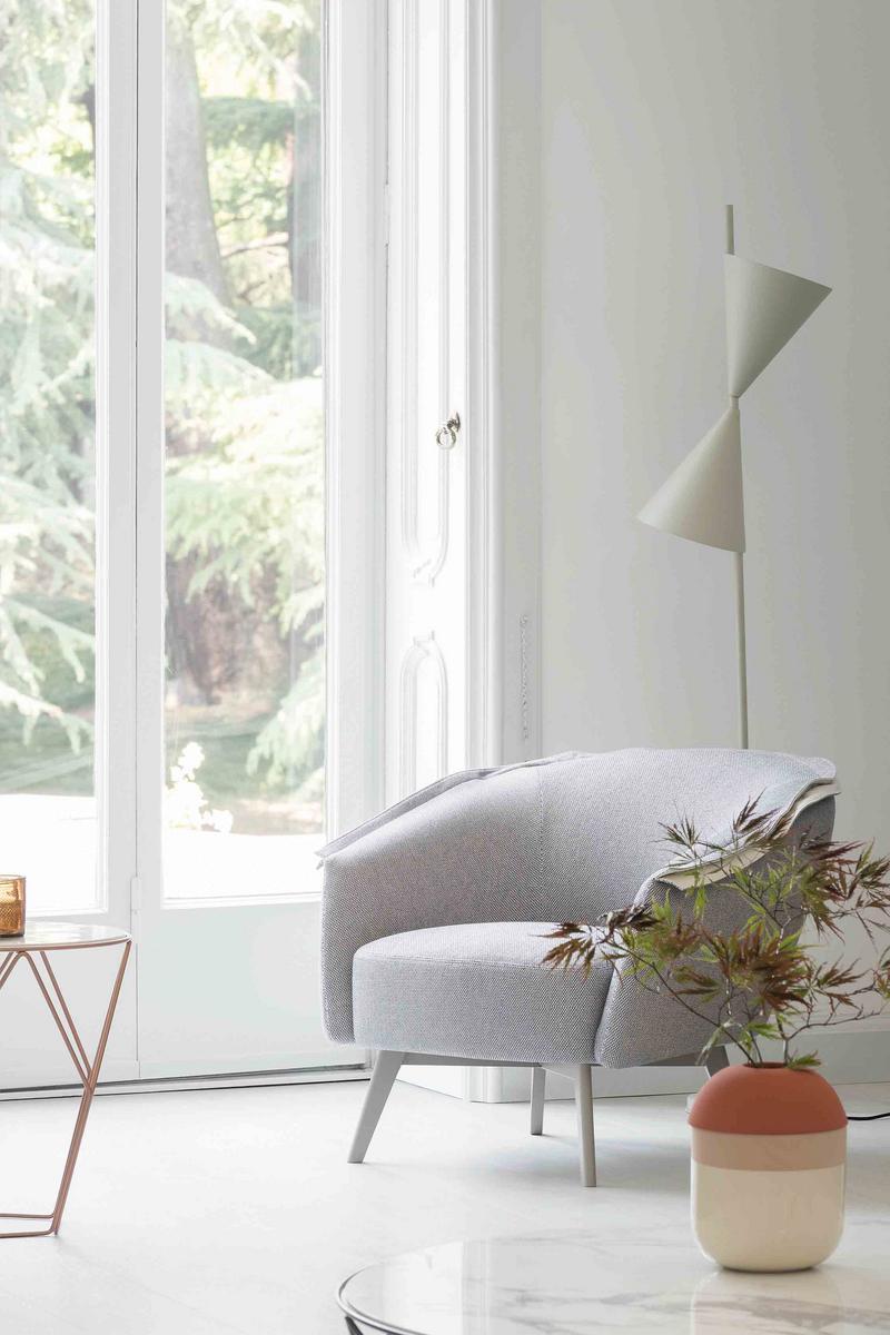 Upholstered fabric lobby chair with armrests | Bruno by Bonaldo