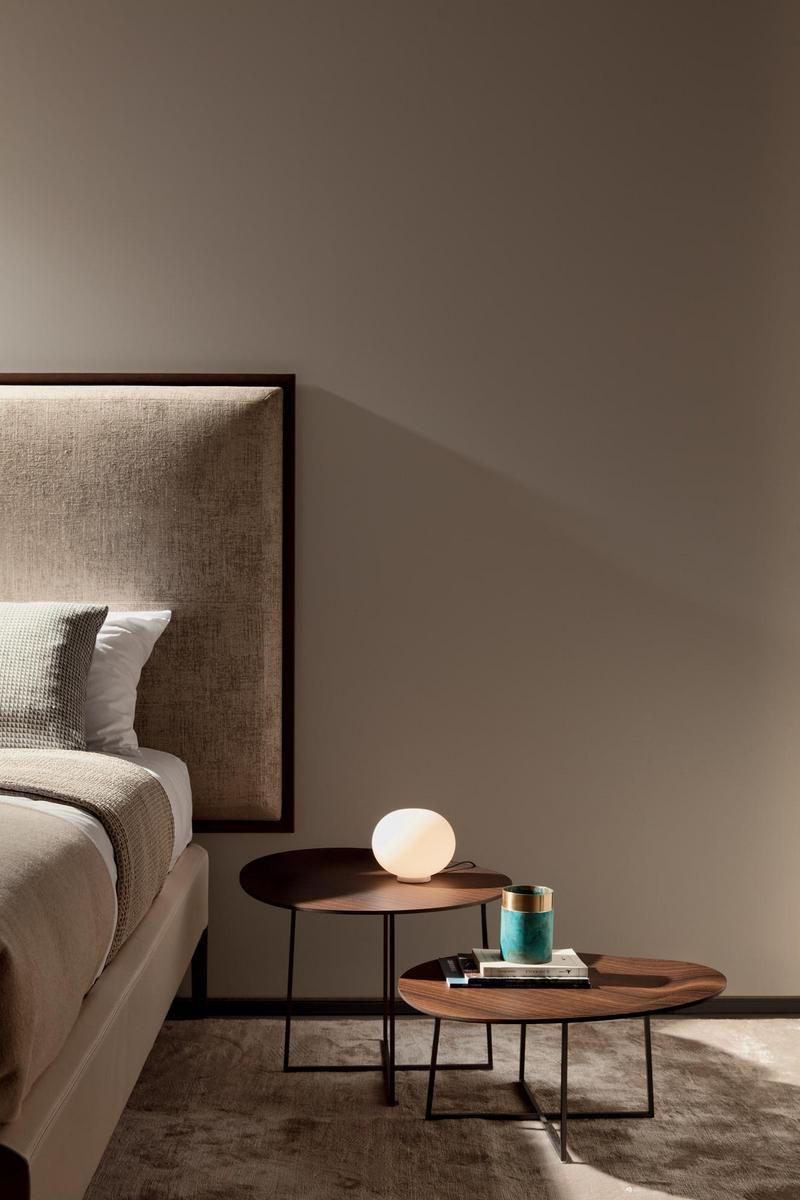 Round wooden coffee table for living room | Trevi by Molteni