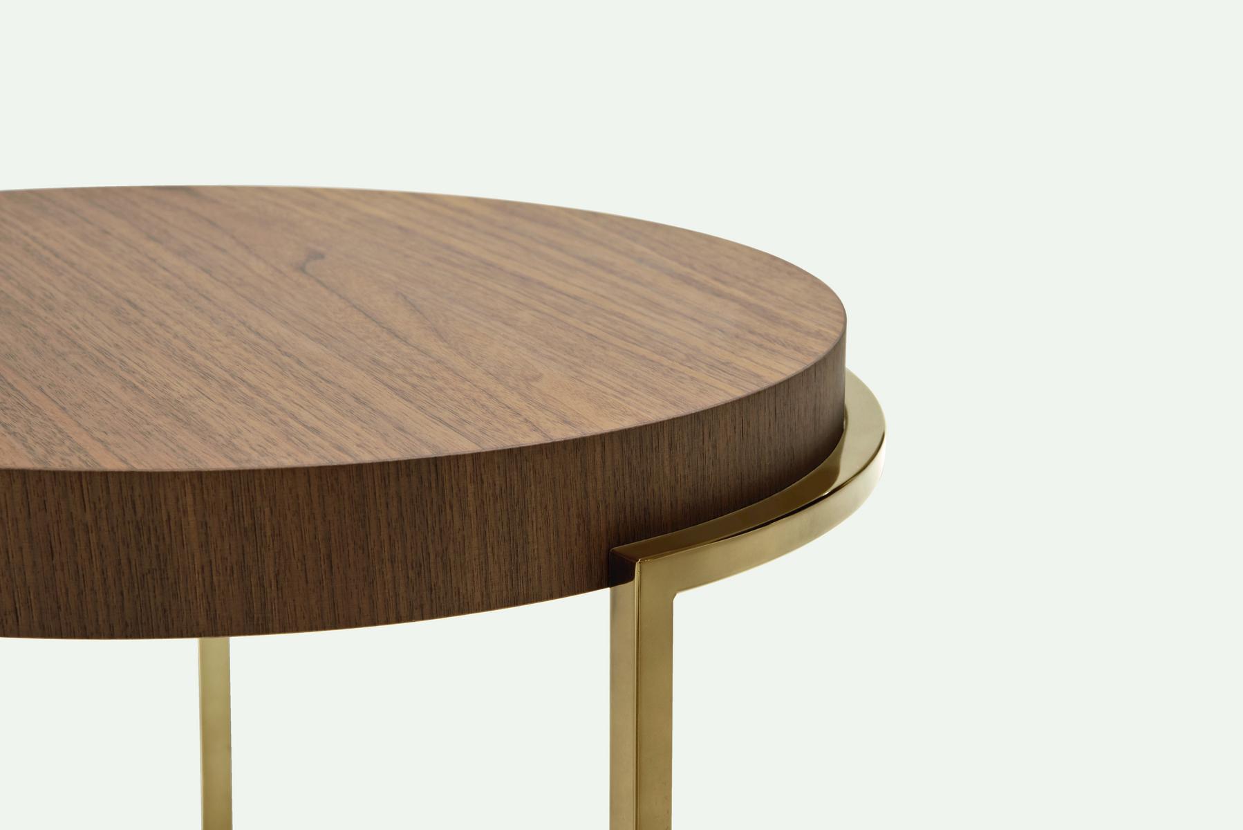Round wooden side table | Servogiro by Pianca