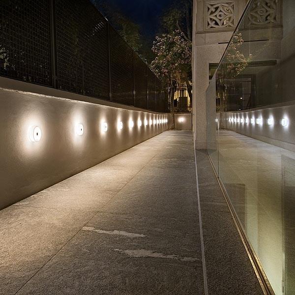 Die cast aluminium outdoor wall lamp | Mini Button by Flos