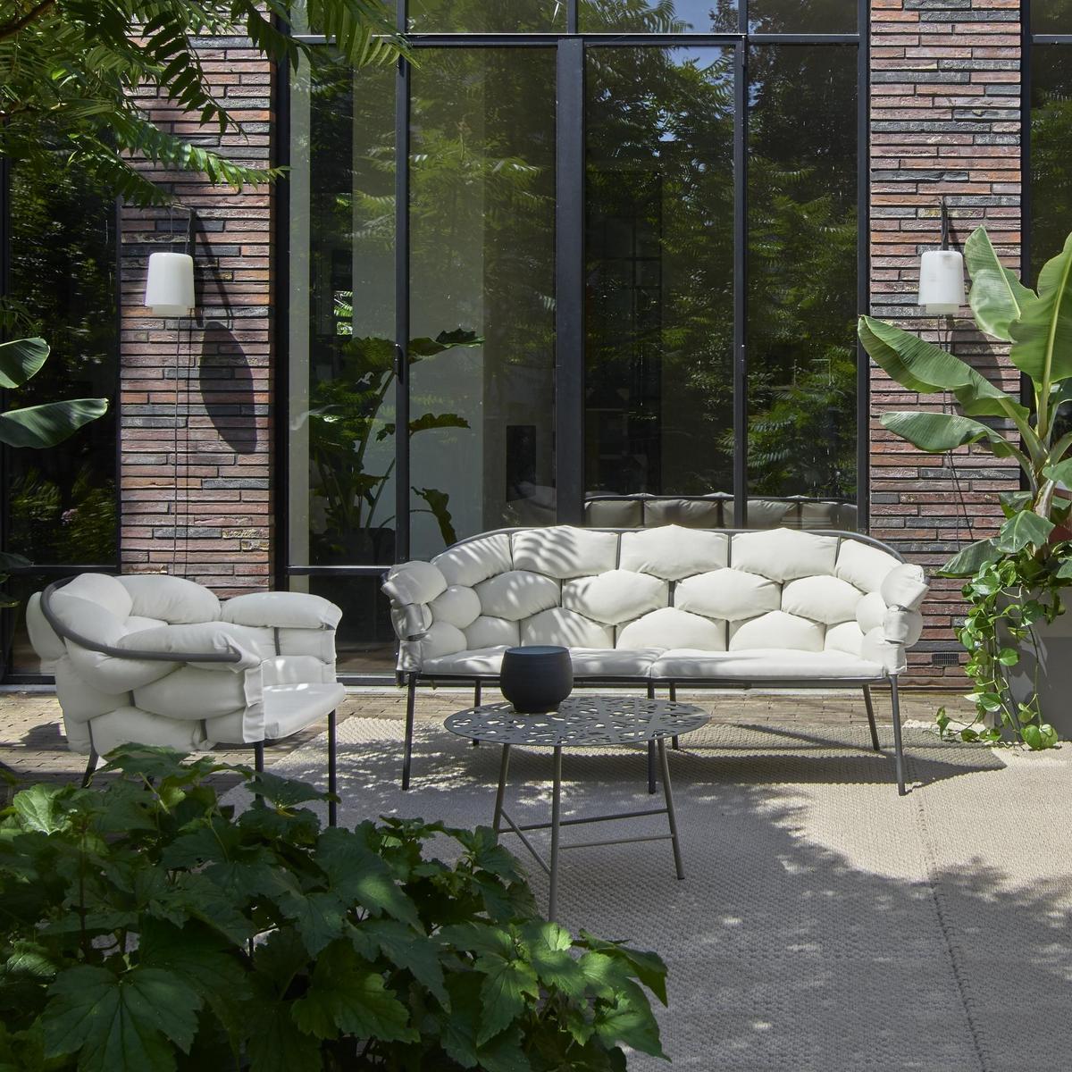 2 seater fabric garden sofa | Serpentine by Ligne Roset