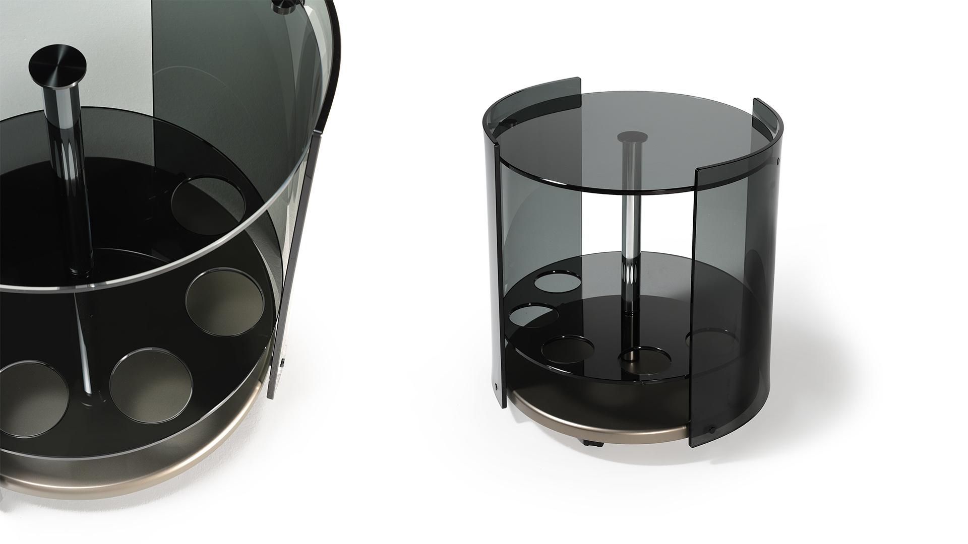 Round glass coffee table with castors | 6000 by Reflex