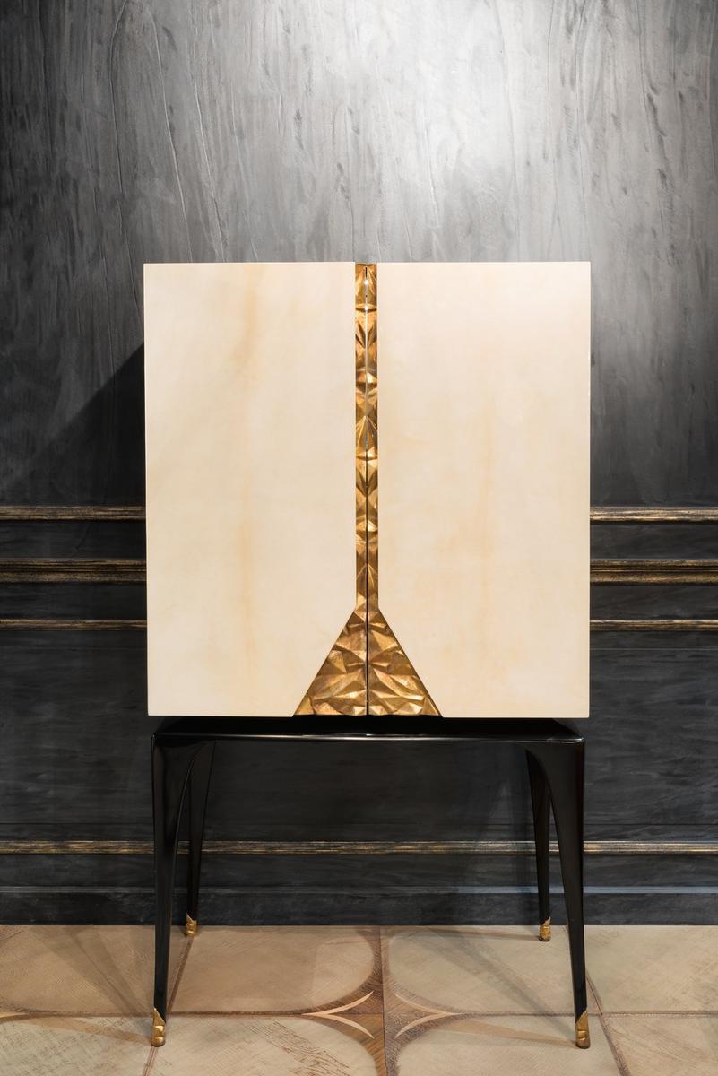 Wood veneer and parchment paper bar cabinet | Martini by Mantellassi 1926