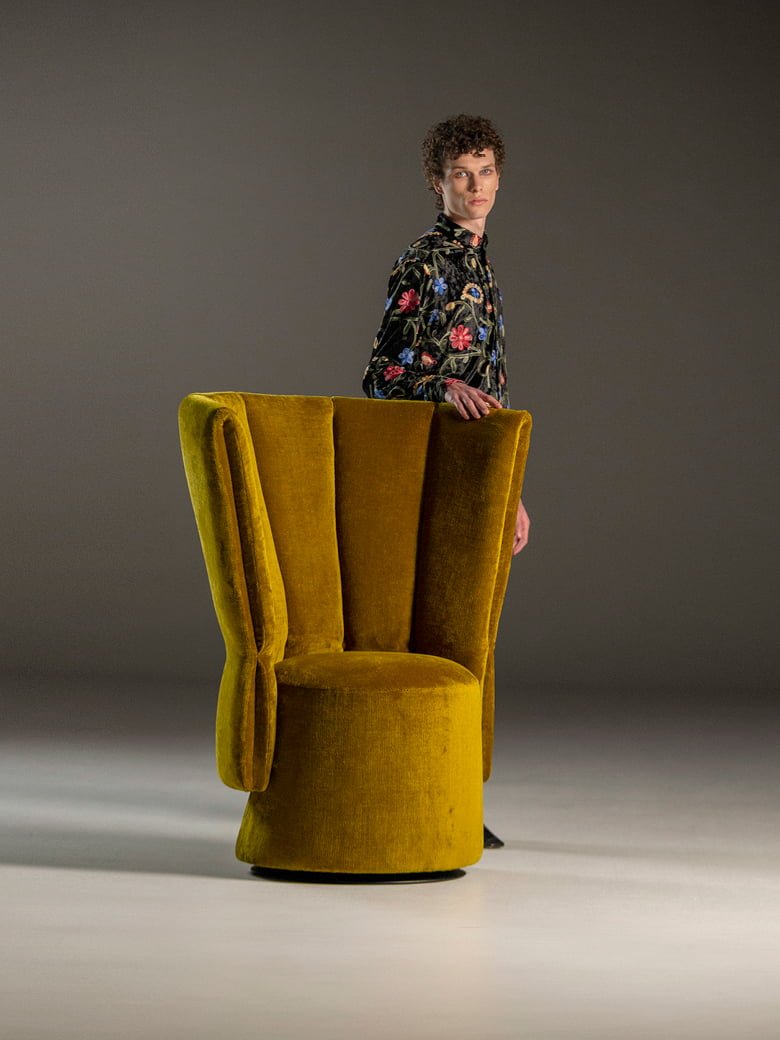 Vivì chair offers an intimate, soul-refuge with a high back and tail base design, available in swivel, container options, and leather or fabric. | Vivi by Calia Italia