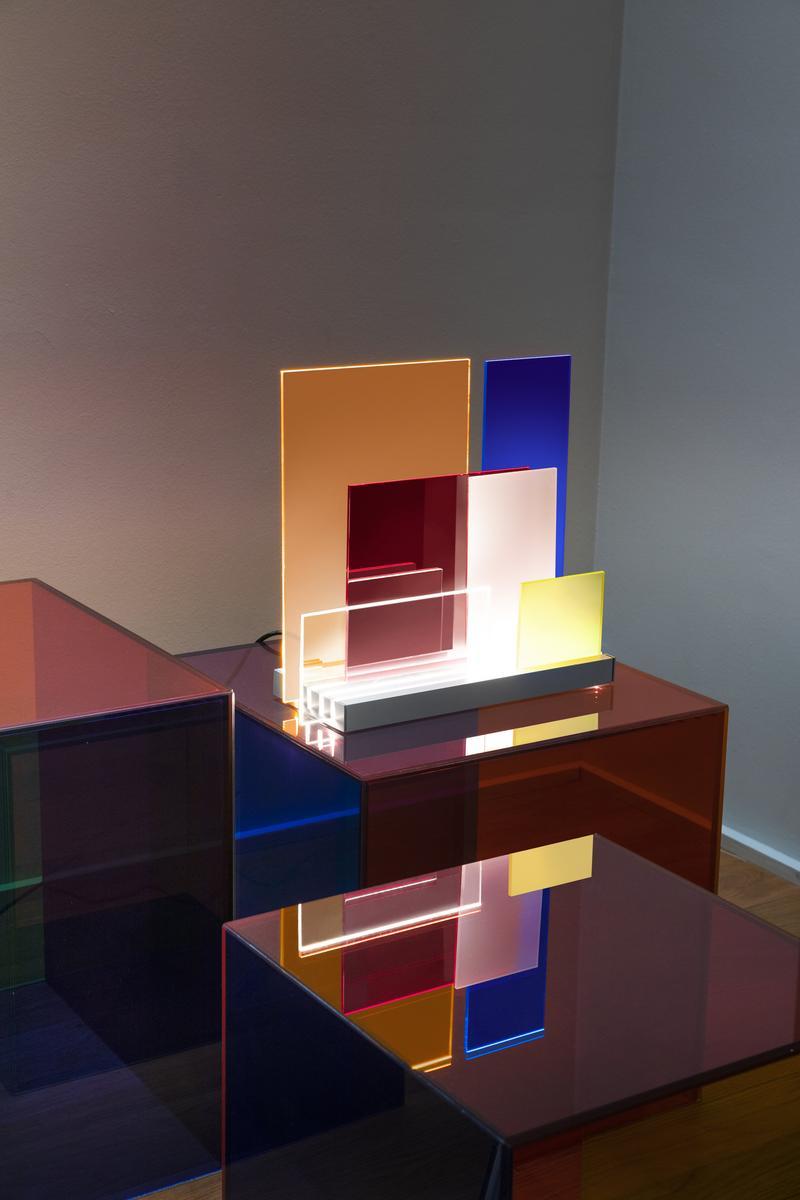 LED methacrylate table lamp | On Lines by Nemo