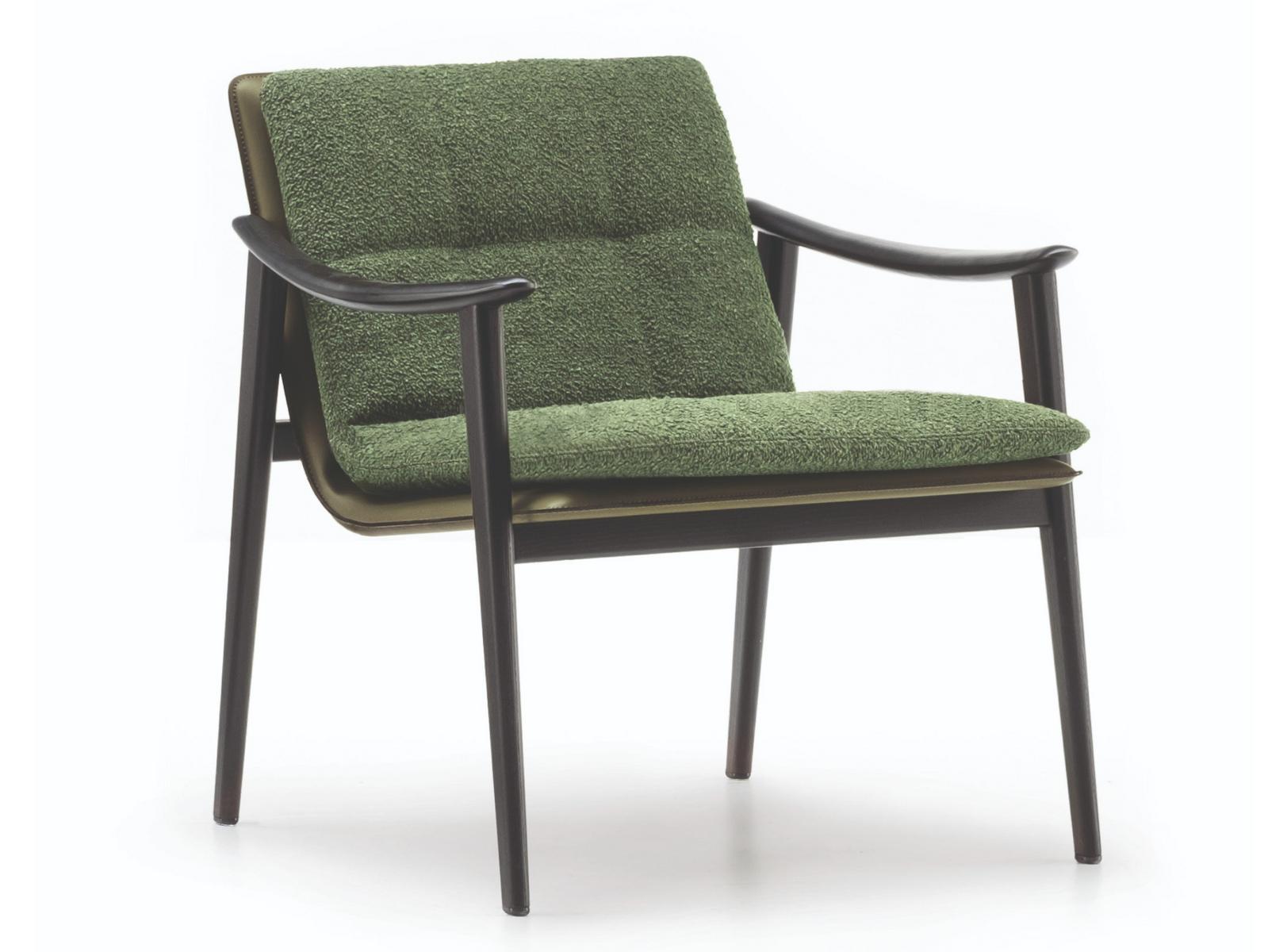 Tanned leather easy chair with armrests | Fynn Saddle Hide by Minotti