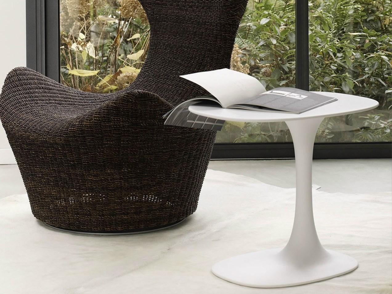 Oval Cristalplant® garden side table | Awa Outdoor by B&B Italia