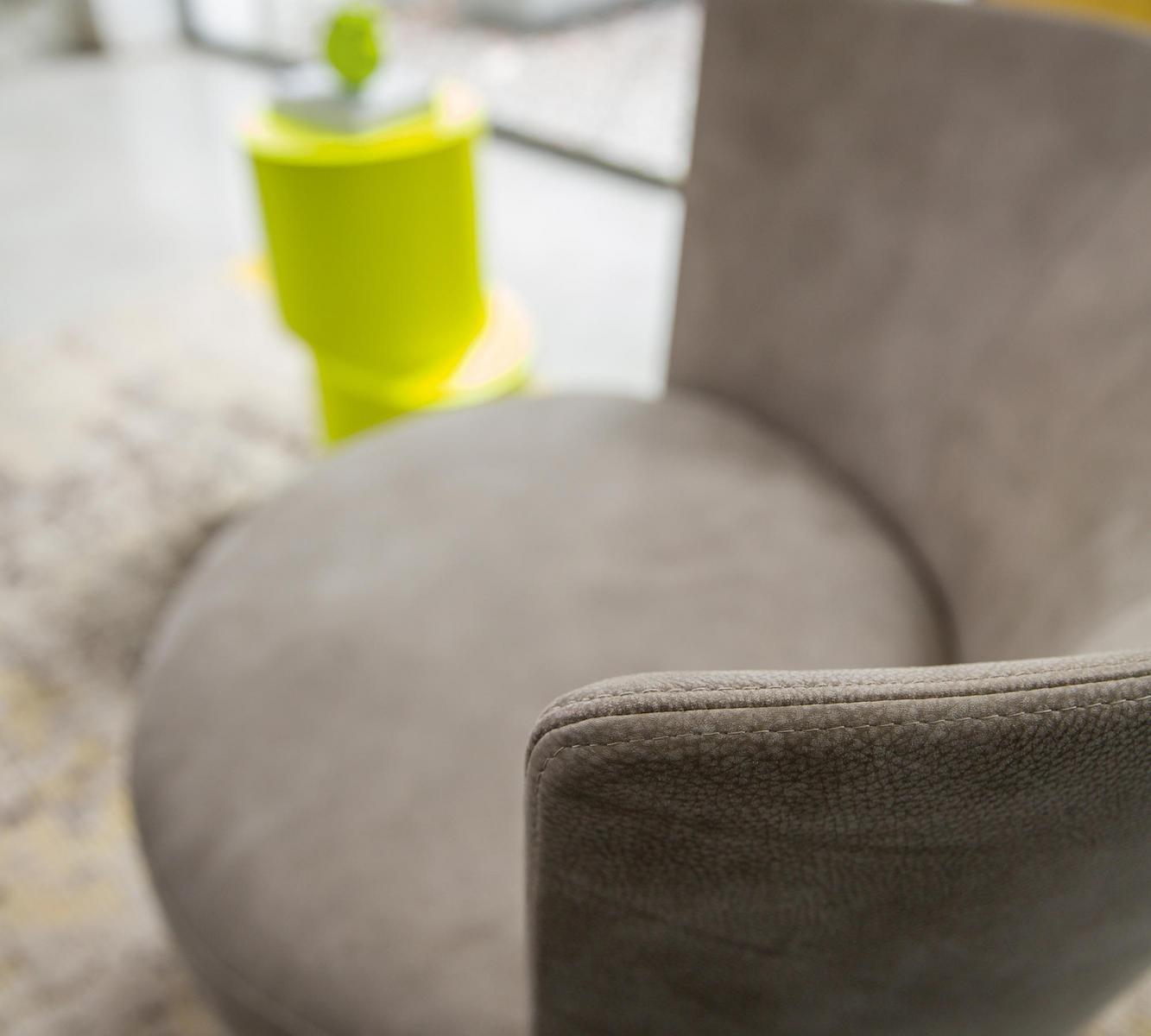 Leather armchair with high back in a contemporary style | Jammin by Alberta Salotti