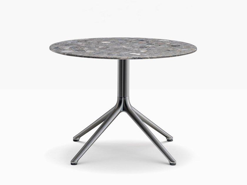 Round die cast aluminium coffee table with 4-star base | Elliot 5475 H500 by Pedrali