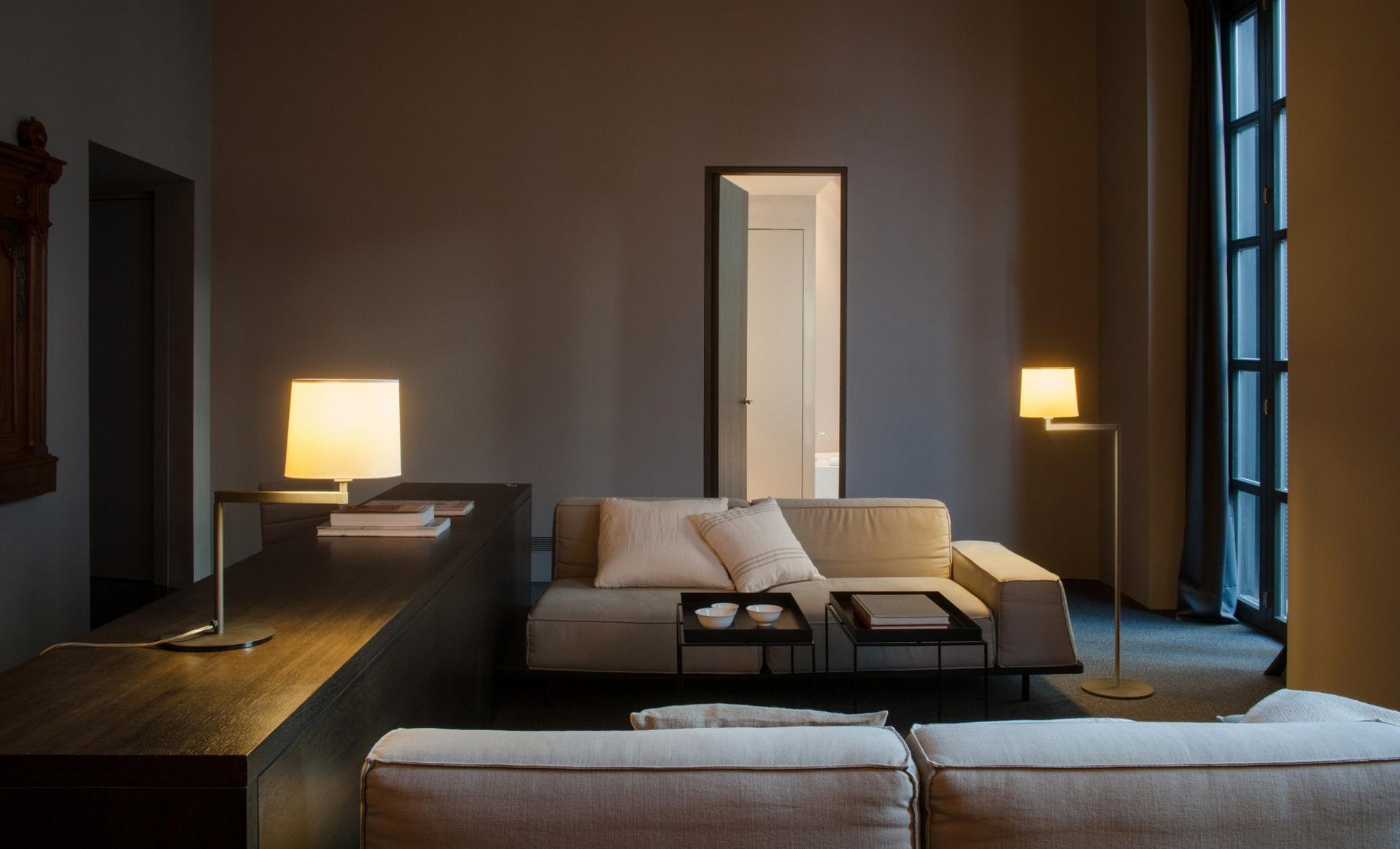 Reading floor lamp | Swing 0503 by Vibia