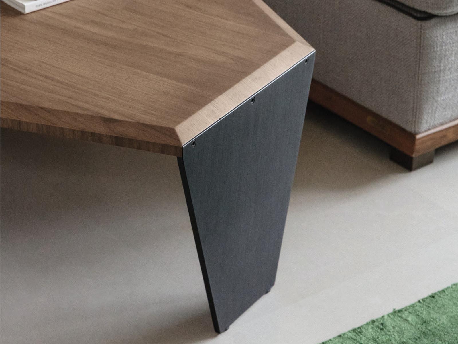 Walnut coffee table for living room | Tortuga by Porada