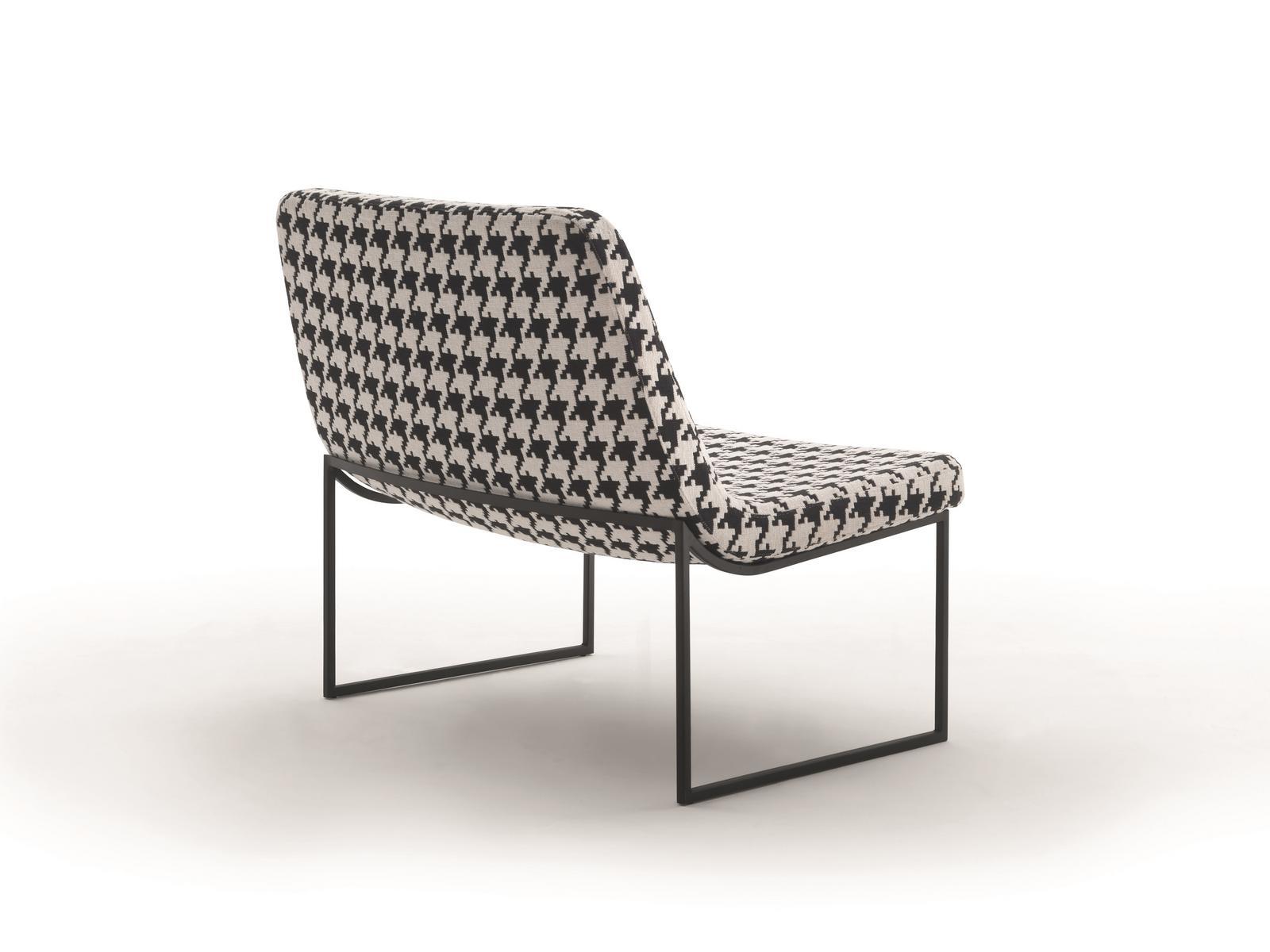 Sled base tufted upholstered leather armchair | Sella by Arflex