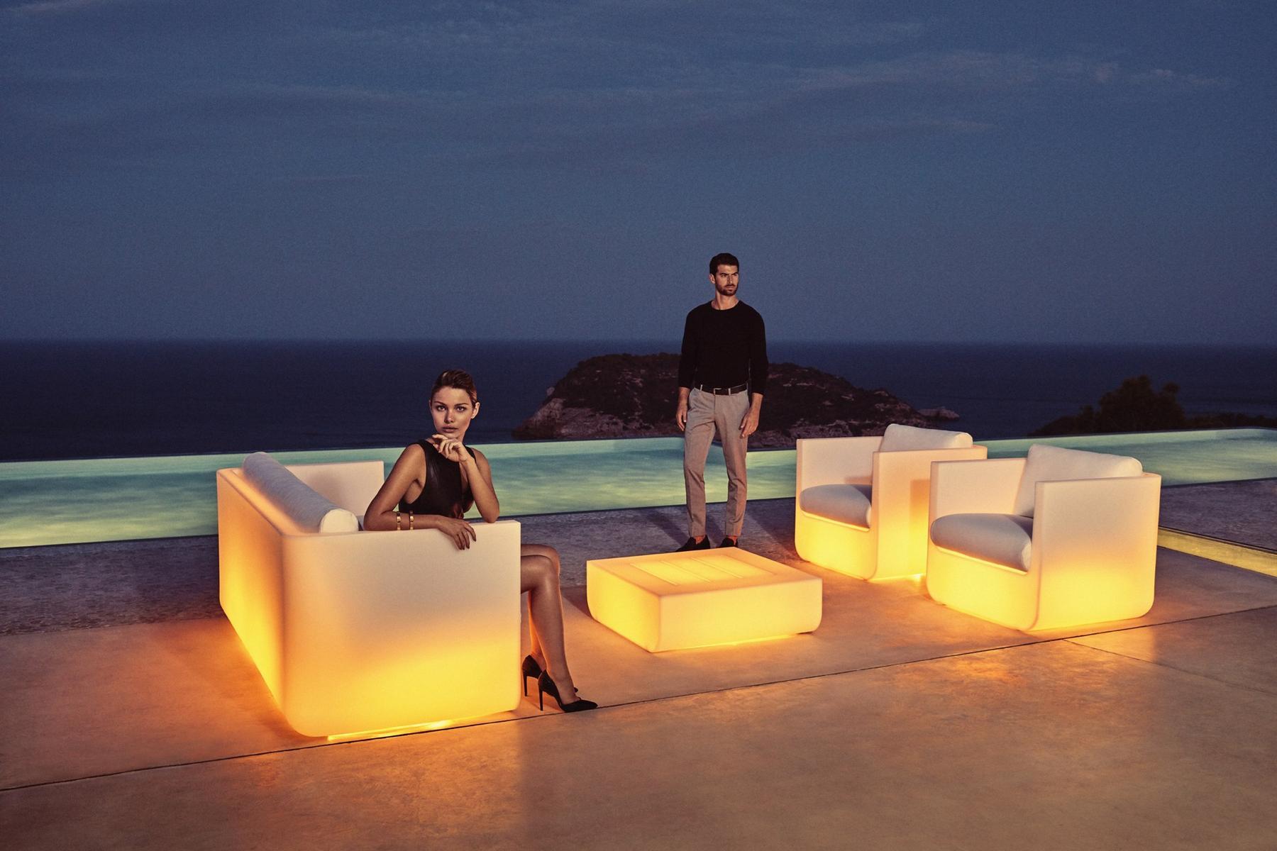 Armchair with armrests | Ulm by Vondom