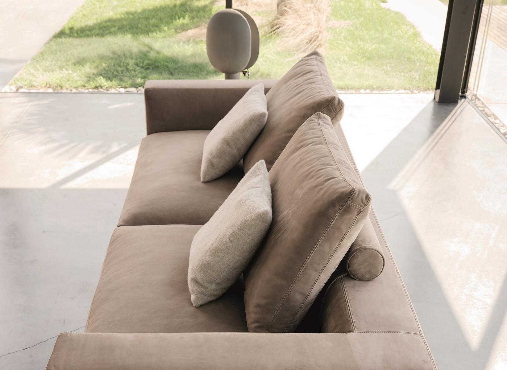 Sectional sofa with removable cover | Easton by Desiree
