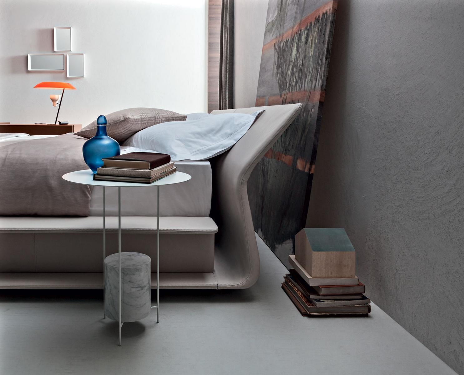 Round marble coffee table | Panna Cotta by Molteni