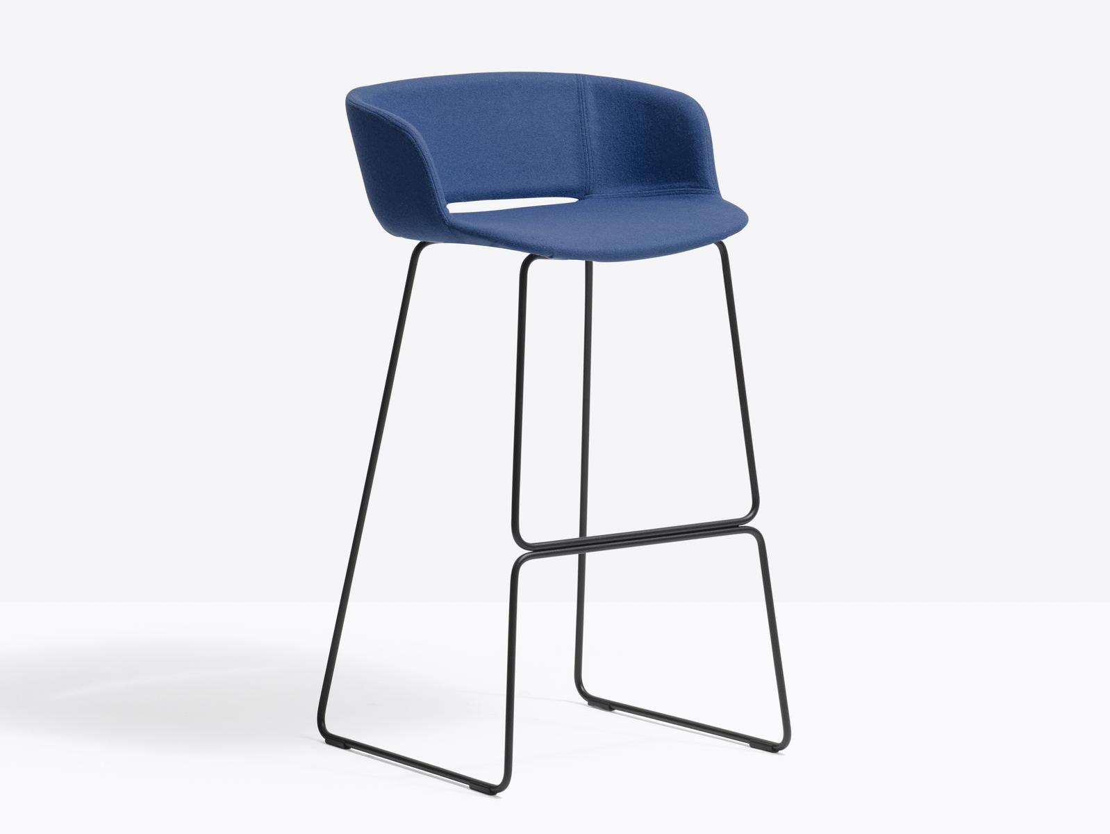 Sled base fabric stool with back | Babila 2748/2 by Pedrali