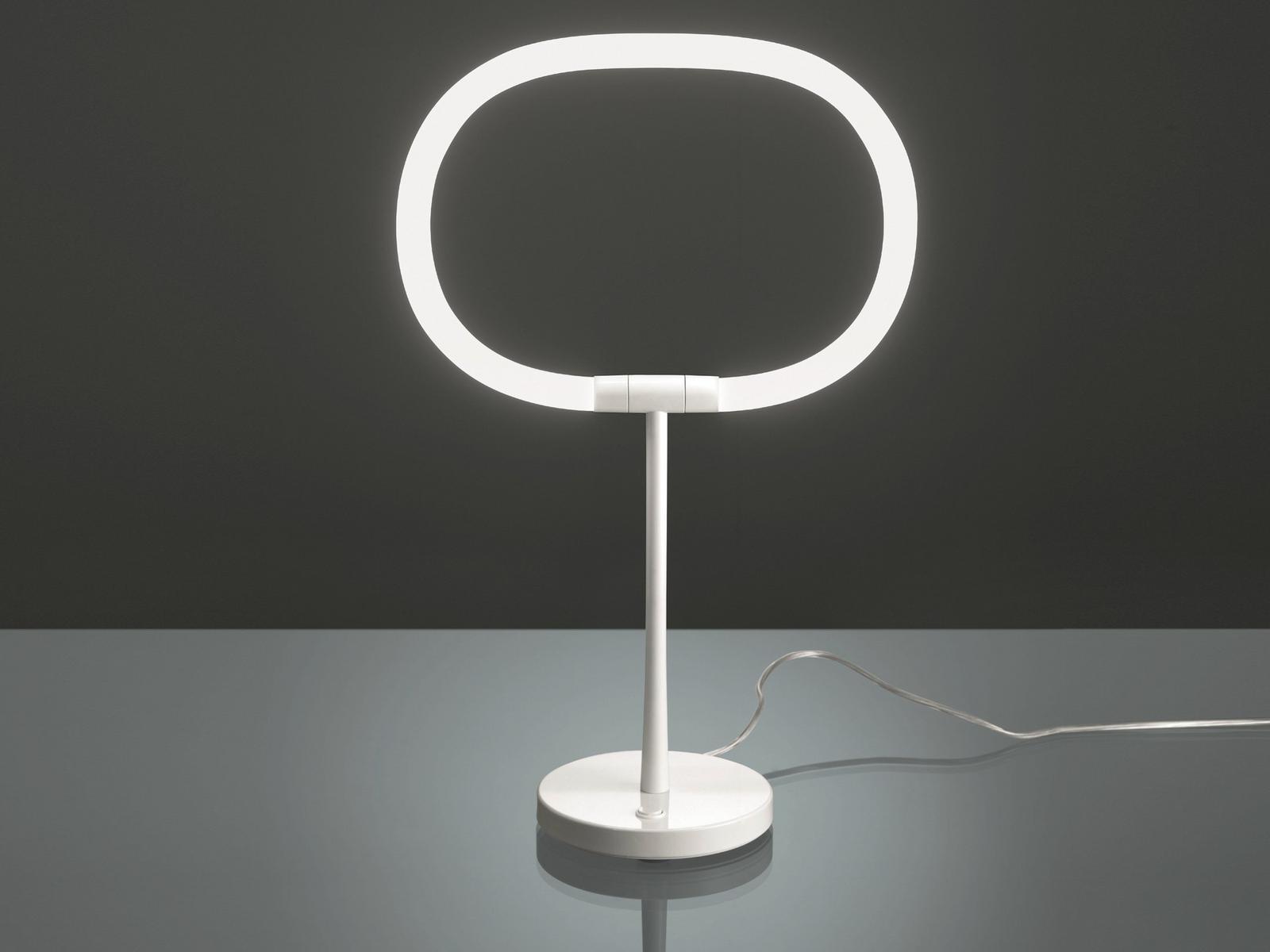 LED adjustable table lamp | Halo by Artemide