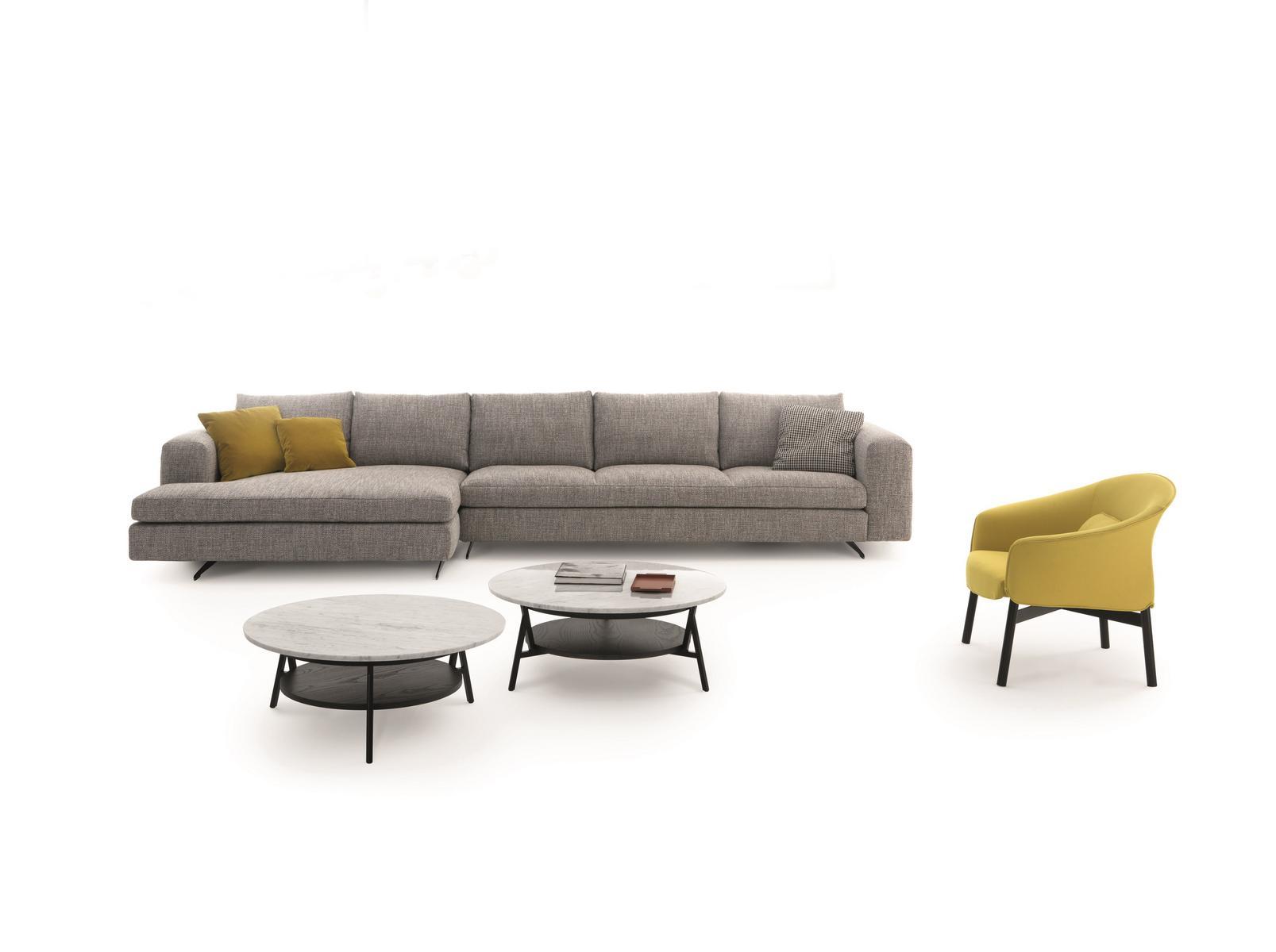 Low round marble coffee table with integrated magazine rack | Cradle by Arflex