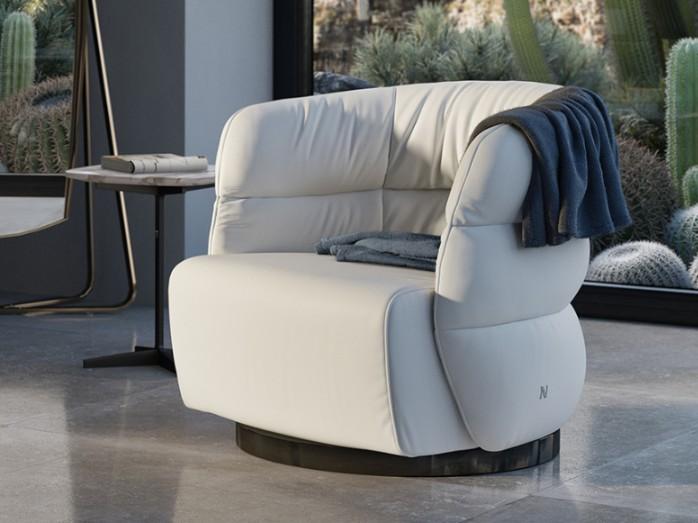 Leather armchair with armrests | Couture by Natuzzi Italia