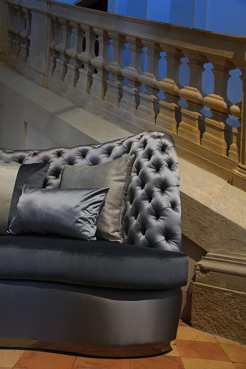 Tufted curved 3 seater sofa | Thalia by Domingo salotti