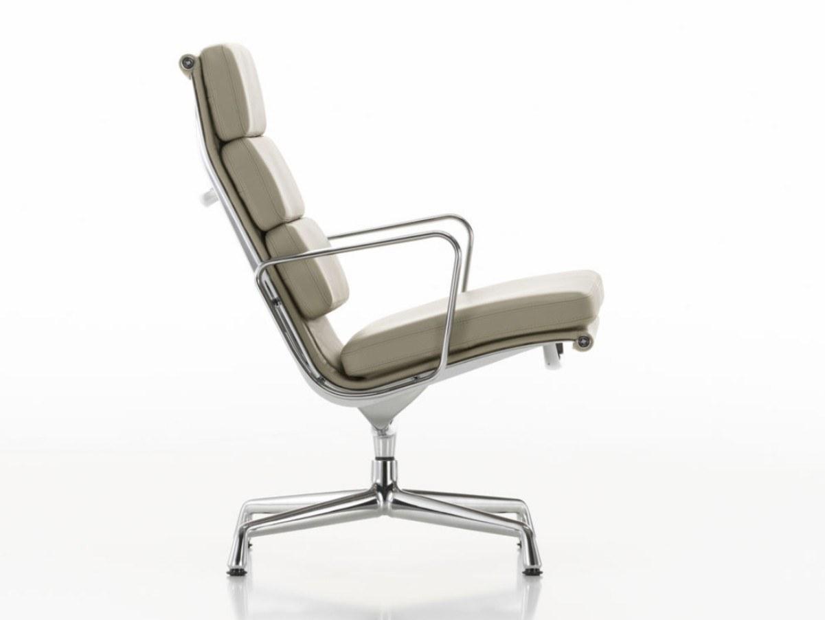 Swivel leather chair with 4-spoke base with armrests | Ea 216 by Vitra