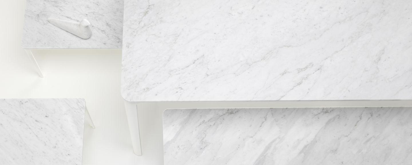 Coffee table with Carrara marble top and steel base | Ltr by Vitra