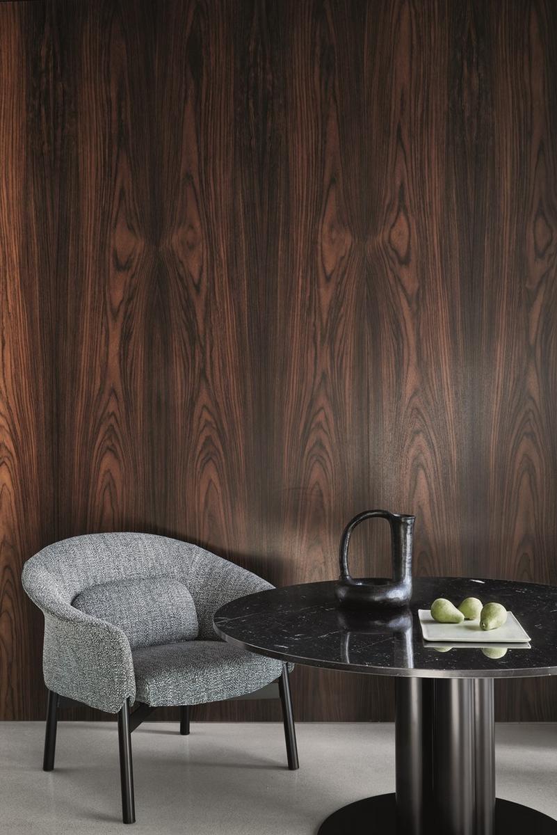 Leather easy chair with armrests | Gloria Low by Arflex