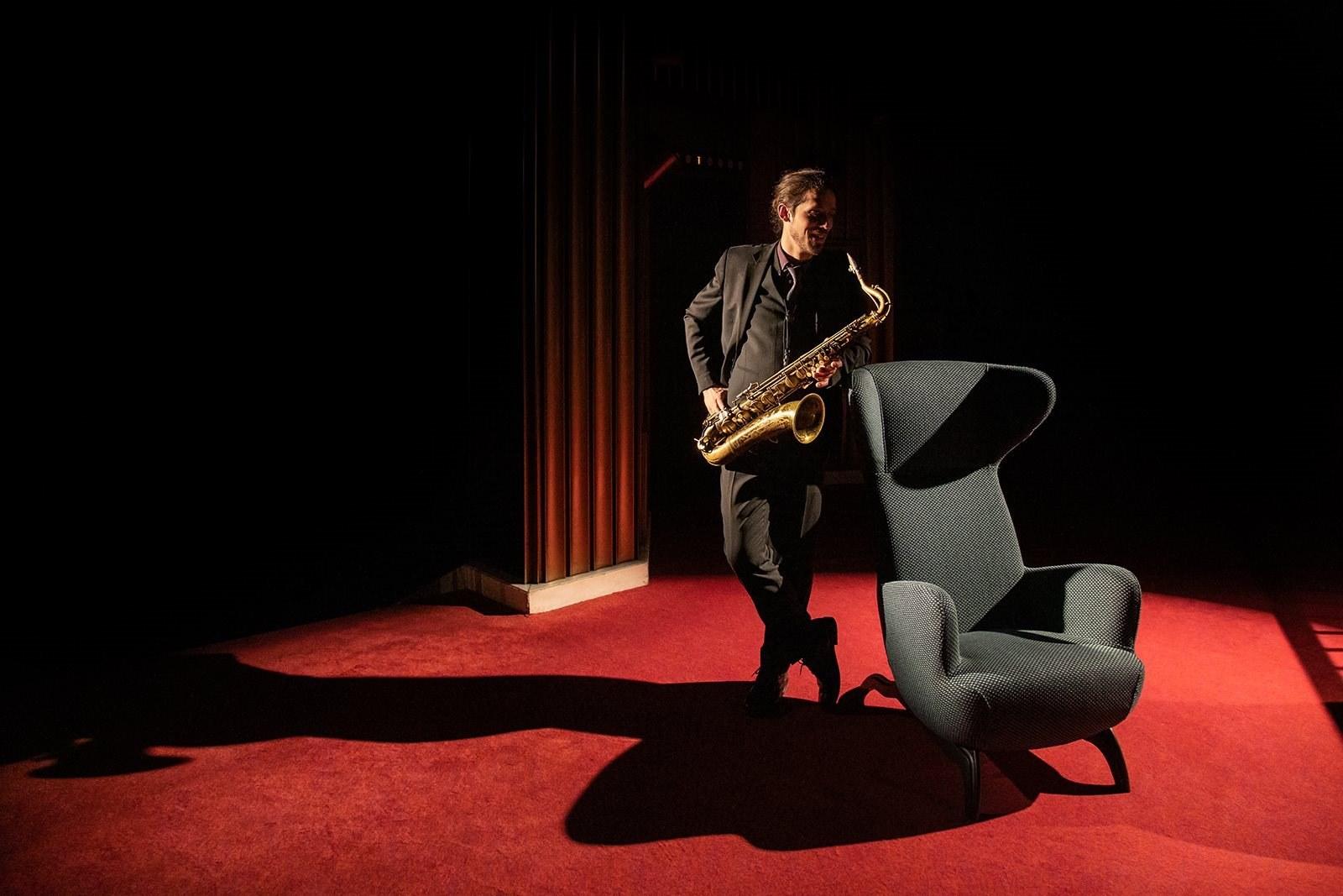 Bergere armchair upholstered in fabric or leather | Ardea Cm 882 by Zanotta