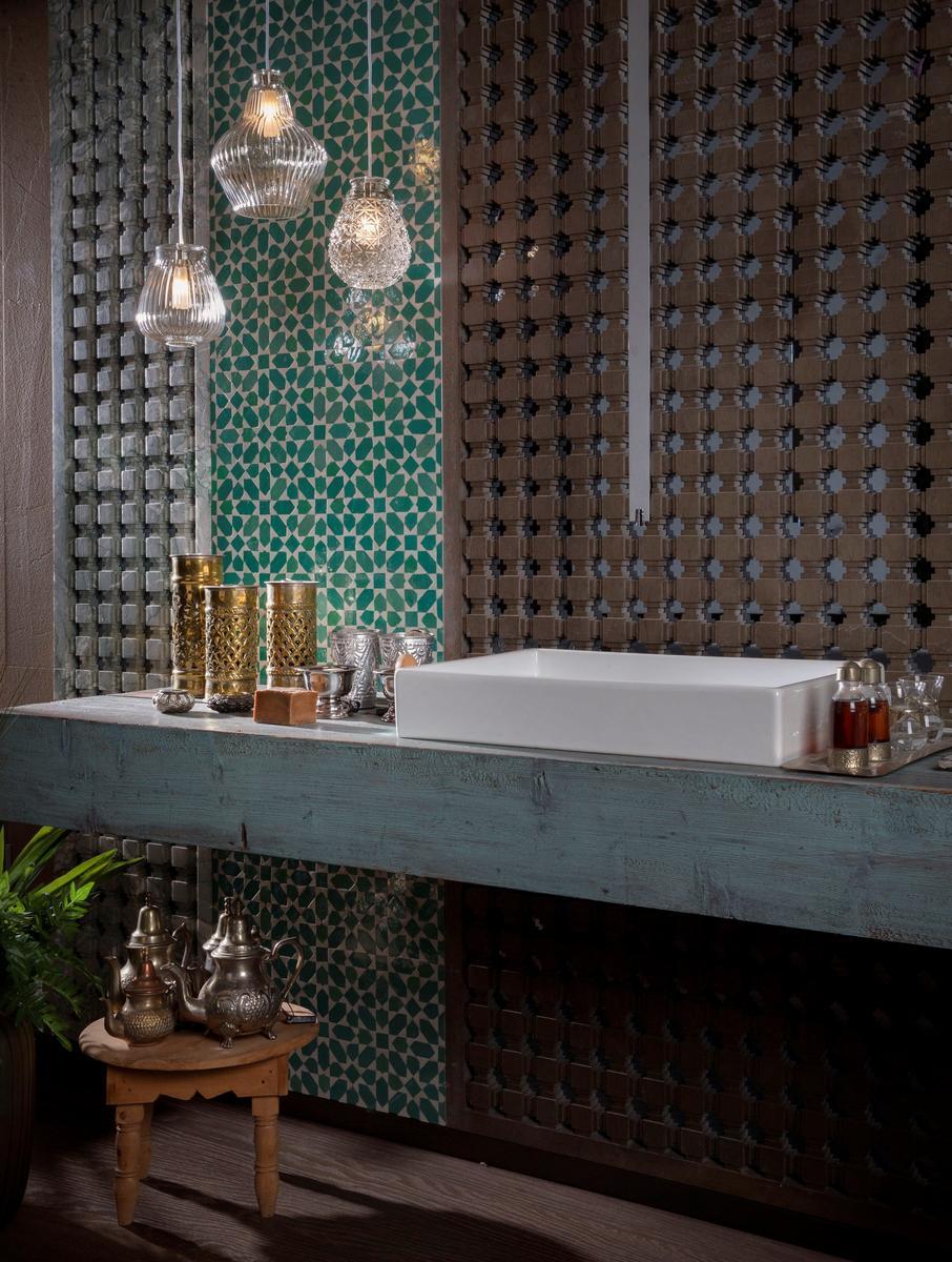 Direct light glass pendant lamp | Ceraunavolta by Karman