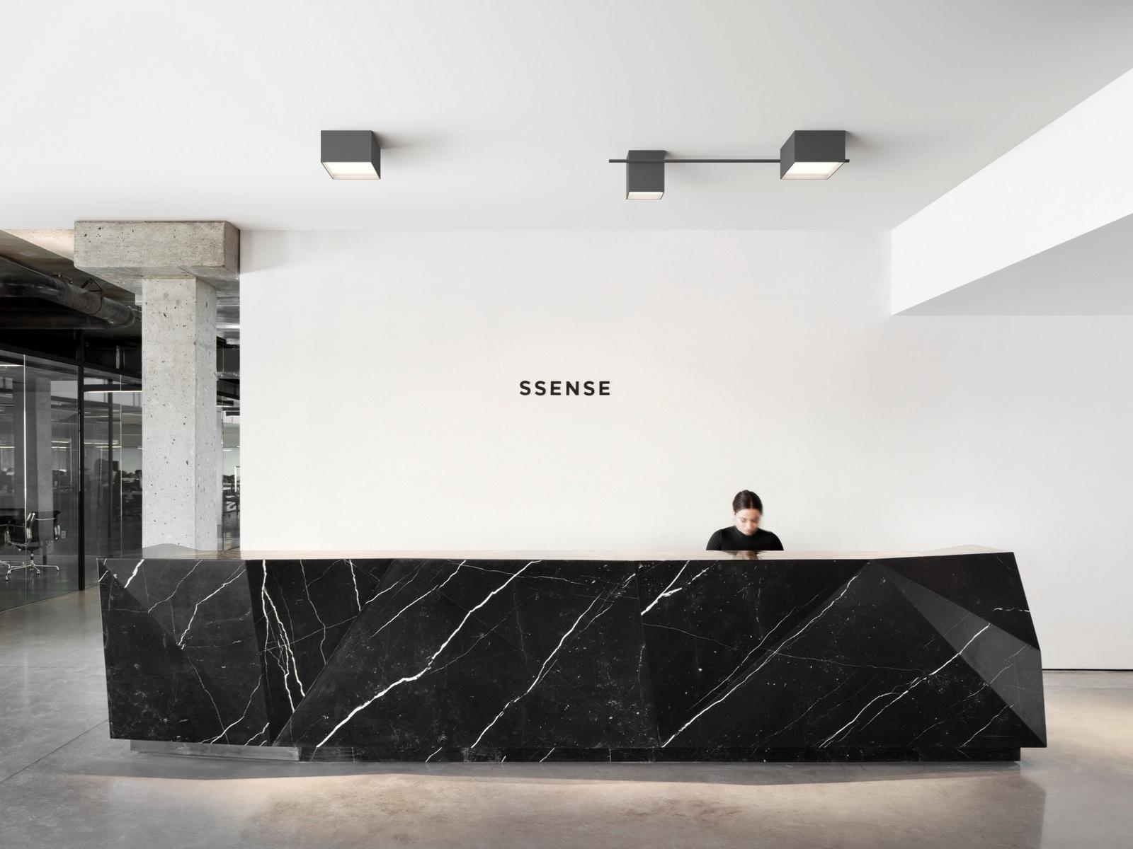 LED direct light aluminium ceiling light | Structural by Vibia