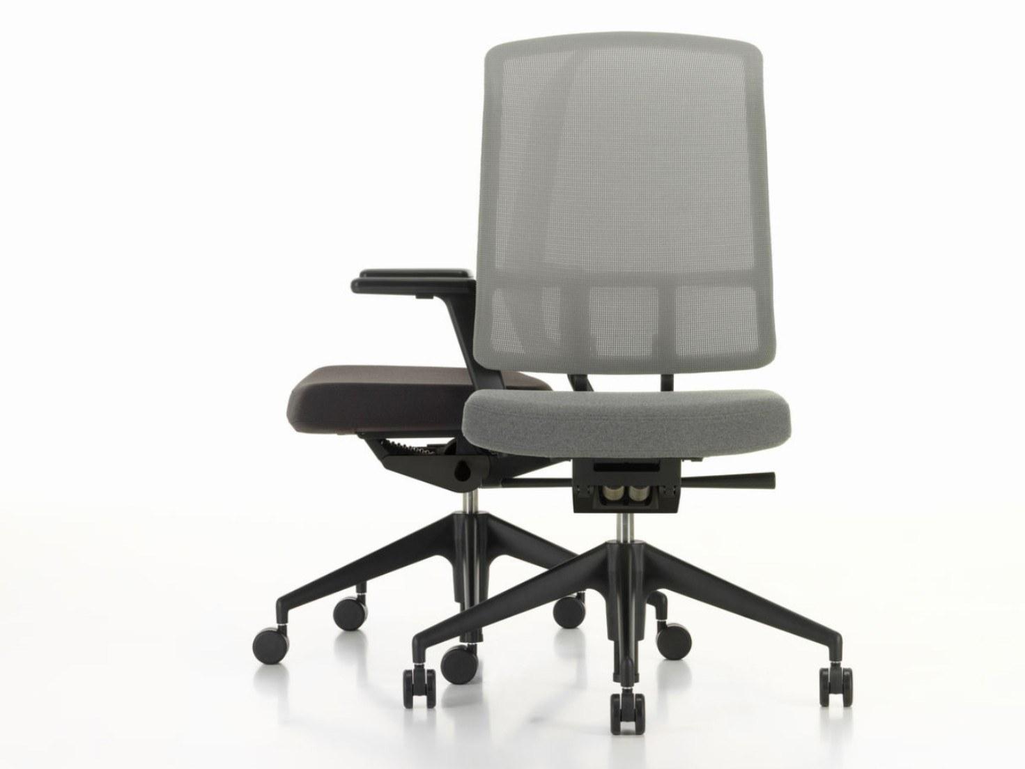 Swivel mesh office chair with armrests | Am Chair by Vitra