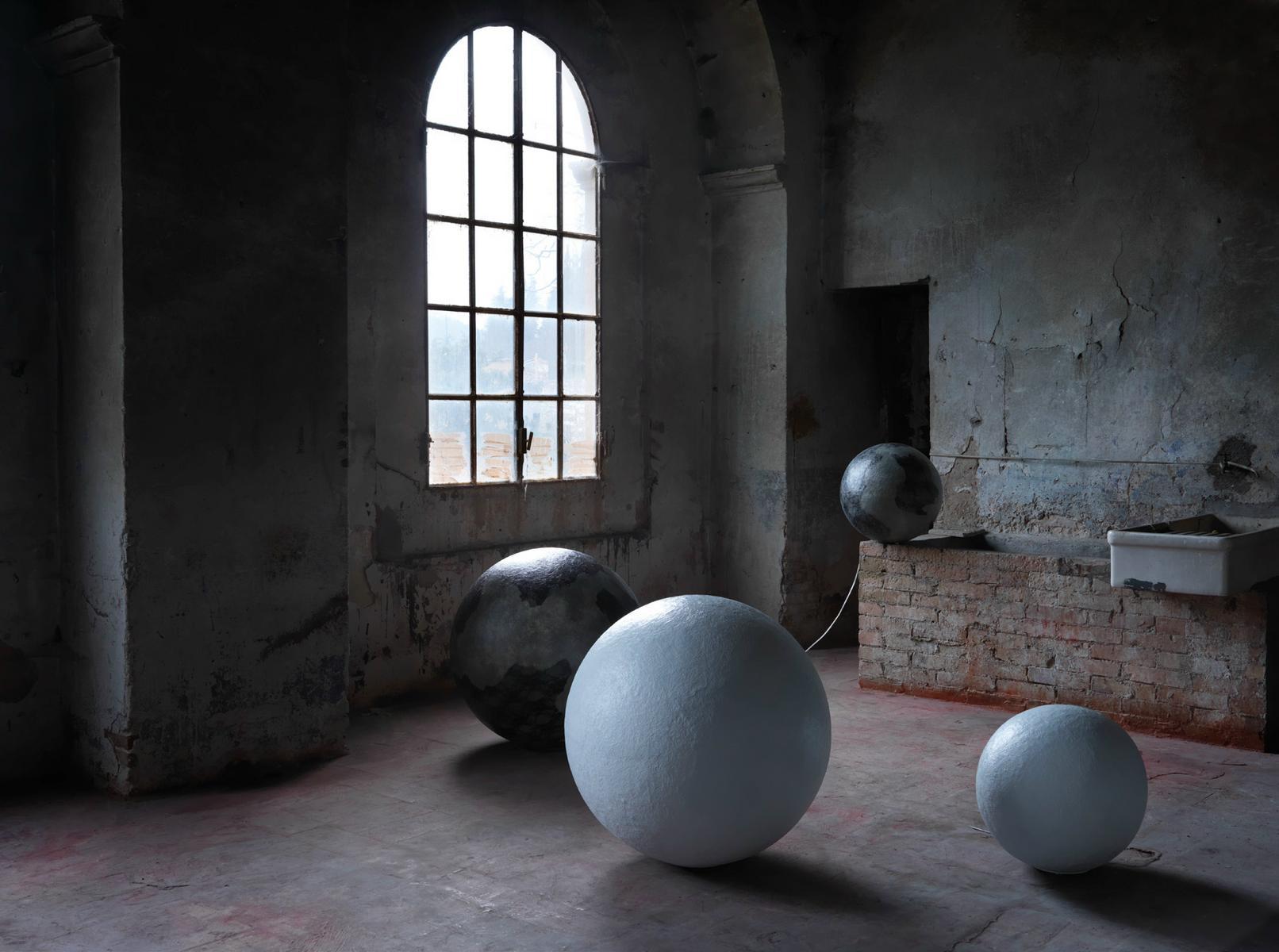 Fiberglass floor lamp | Ululì - Ululà by Karman