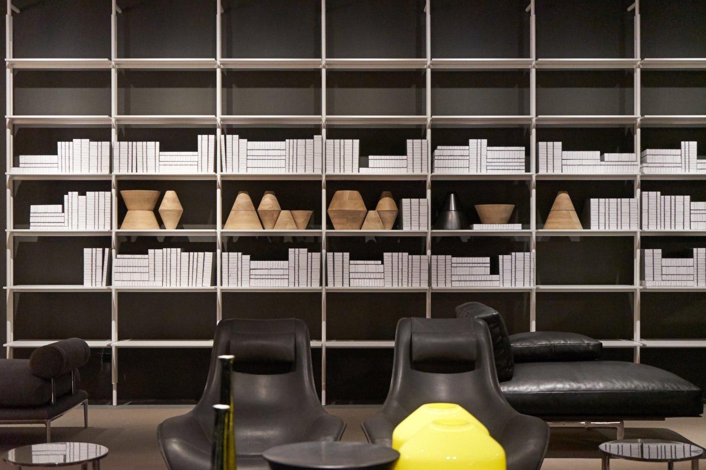 Open floor-ceiling mounted bookcase | Jack by B&B Italia