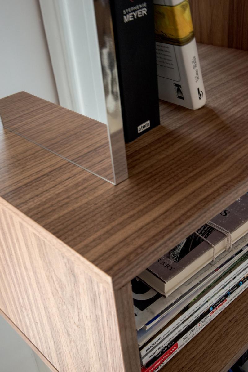 Swivel wood and glass bookcase | Osuna by Tonin Casa