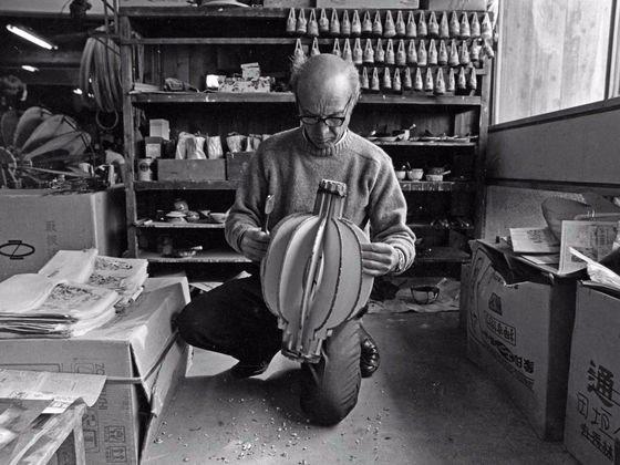 Japanese paper pendant lamp | Akari 75d by Vitra