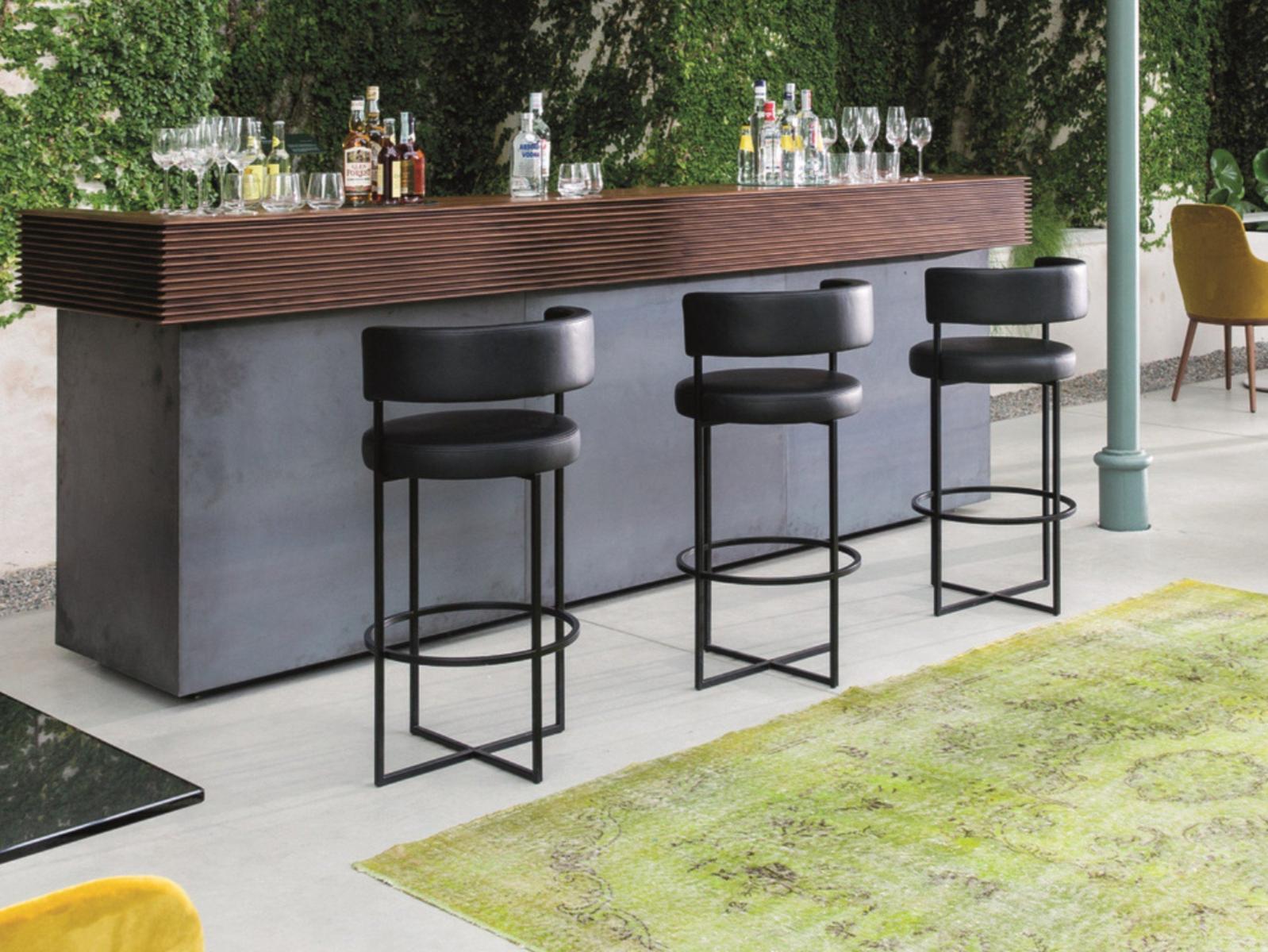 High leather stool and metal frame | Sirio by Porada