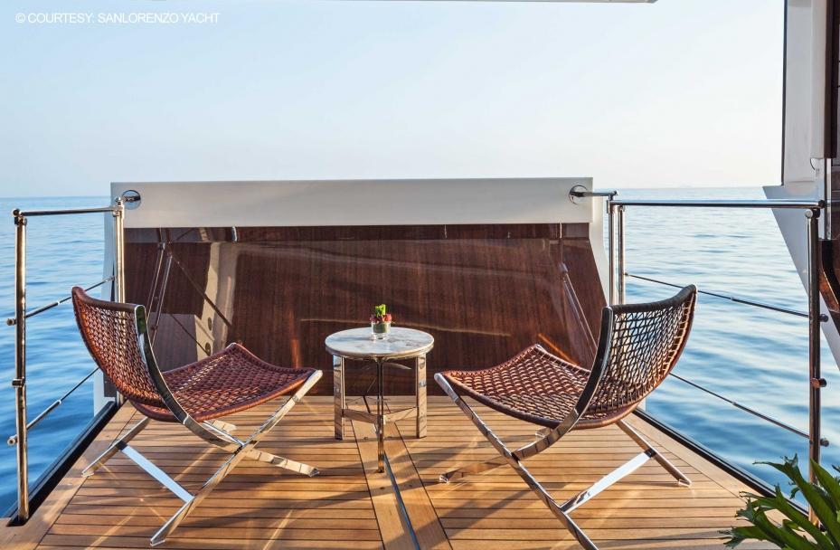 Tanned leather easy chair | Peter by Flexform