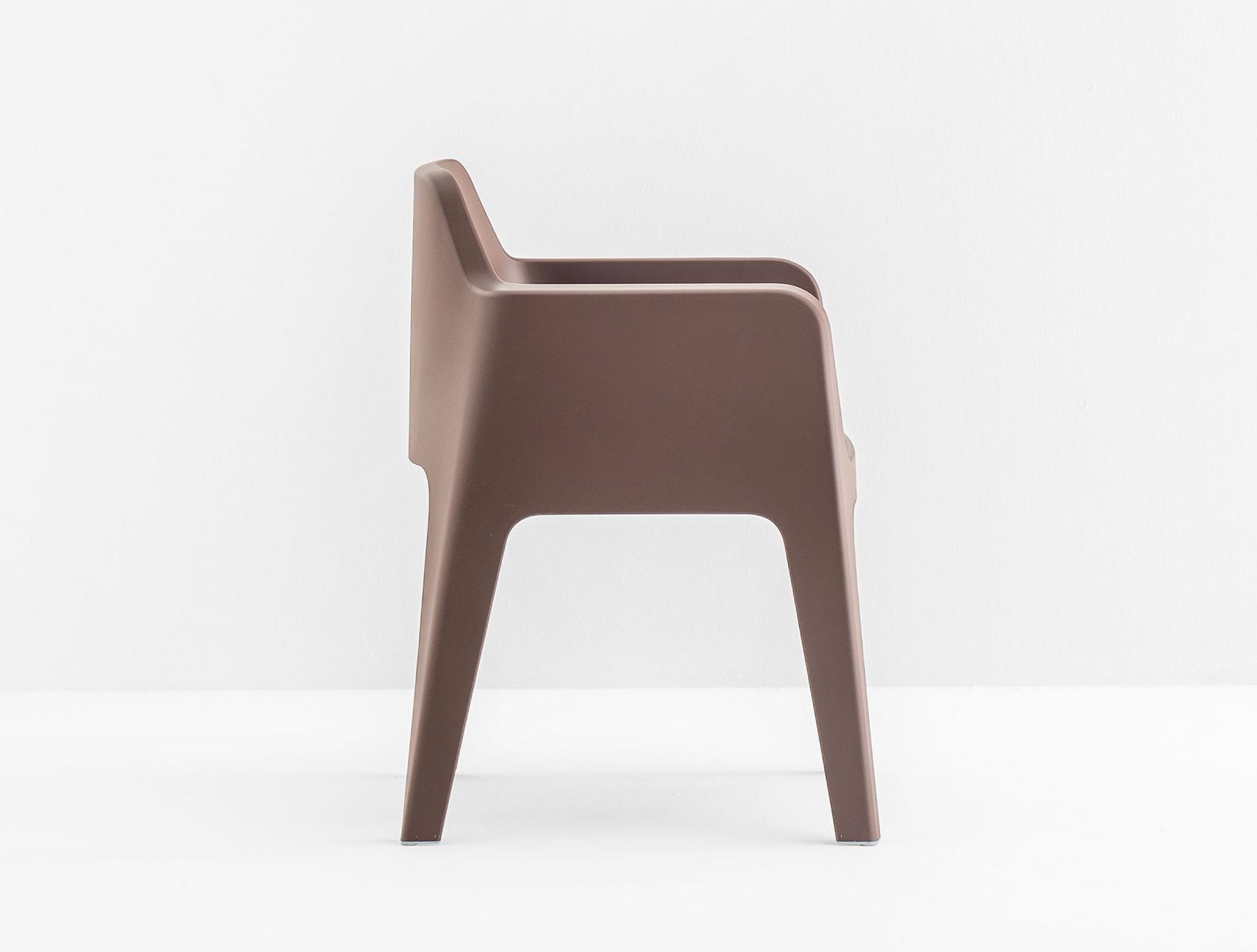 Stackable polypropylene chair | Plus 630 by Pedrali