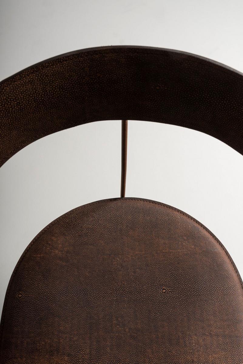 Tanned leather and Corten™ chair with armrests | Parabolica by Mantellassi 1926