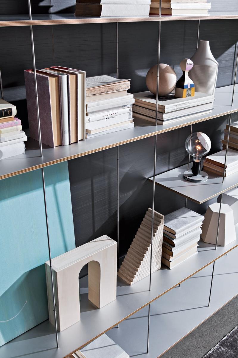 Floating steel and wood bookcase | Graduate by Molteni