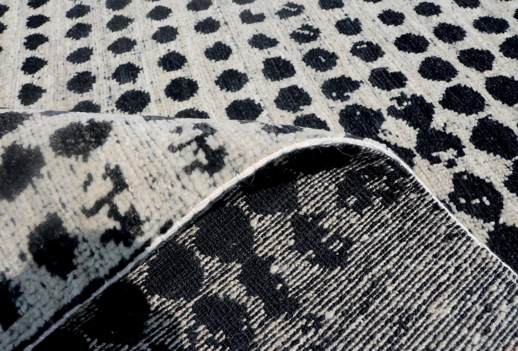 Handmade rectangular rug | Scarlet Pois by Baxter