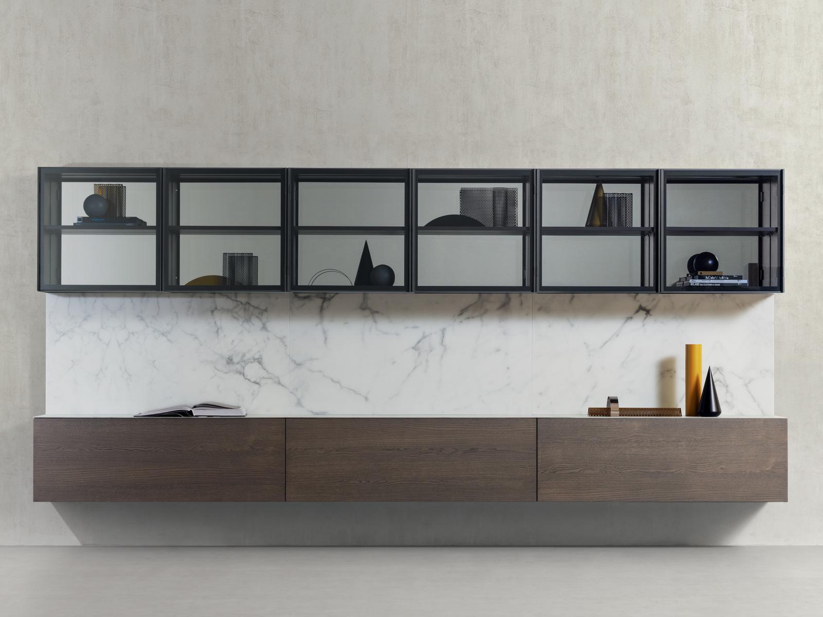 Sectional marble and wood storage wall | Spazio 03 by Pianca