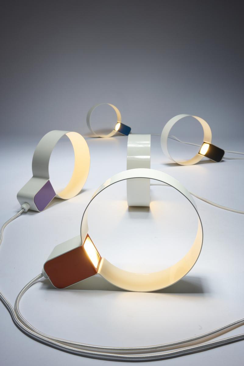 Direct light plate table lamp | Sonoluce by Zava