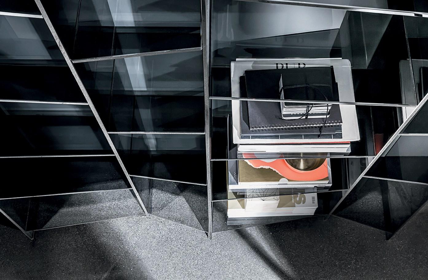 Freestanding modular glass bookcase | Delphi H. 190 by Sovet