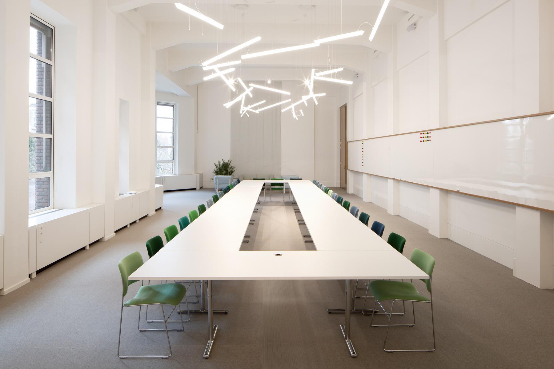 Methacrylate pendant lamp | Halo Lineal by Vibia