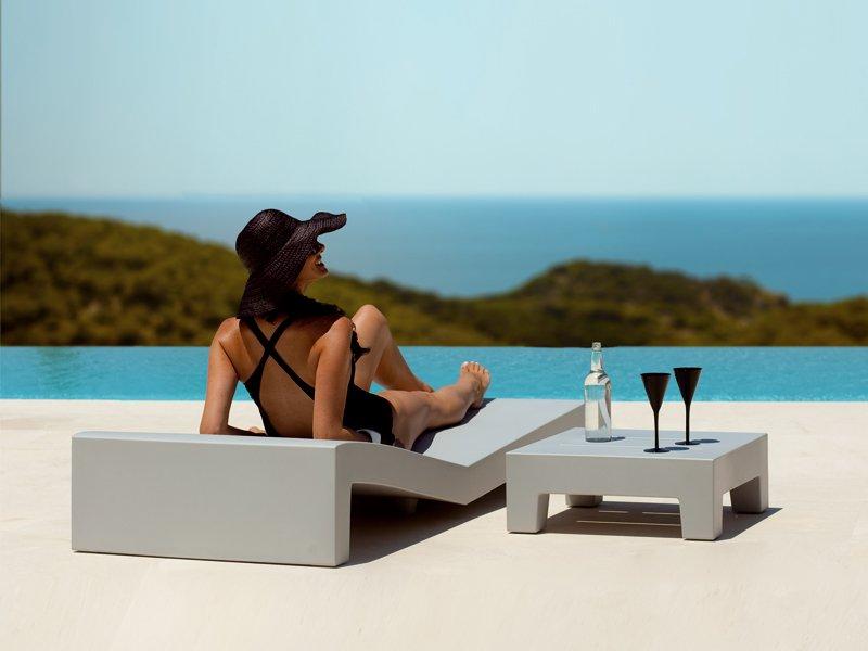 Resin side table | Jut by Vondom