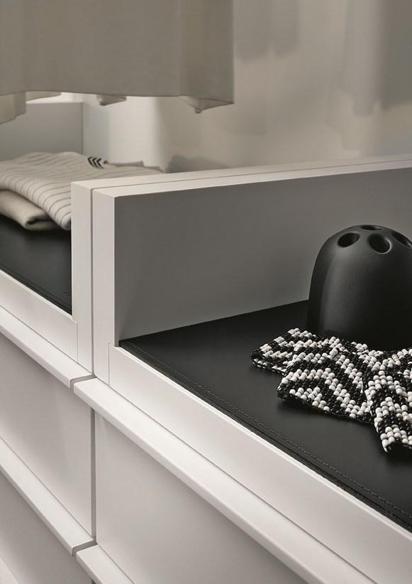 Sectional custom walk-in wardrobe | Novenove by Lema