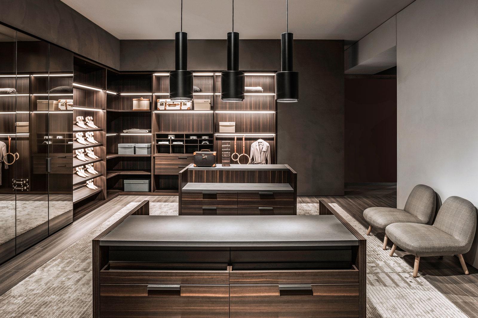 Sectional wood and glass walk-in wardrobe | Gliss Walk-in by Molteni